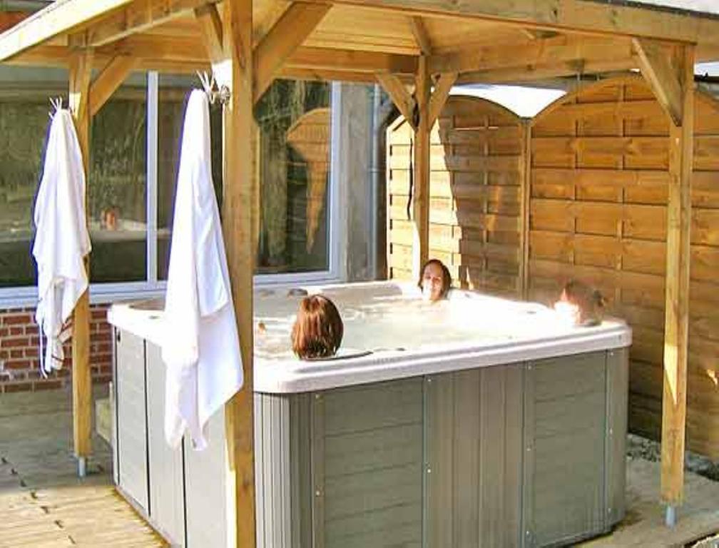 Chambres D'Hotes Spa Chateau D'Omiécourt Buitenkant foto